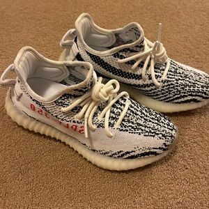 Authentic Yeezy 350 Sneakers size 5